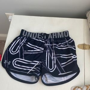 Heat Gear by Under Armour Girls Black Athletic Shorts M Youth